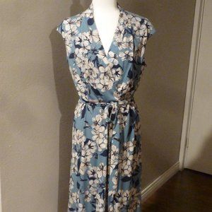 Gorgeous V-neck Sleeveless Fitted Back Zipper closure Midi Dress,  size 8